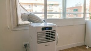 Qué aire acondicionado portátil comprar: detalle del equipo, tubo y kit de ventana